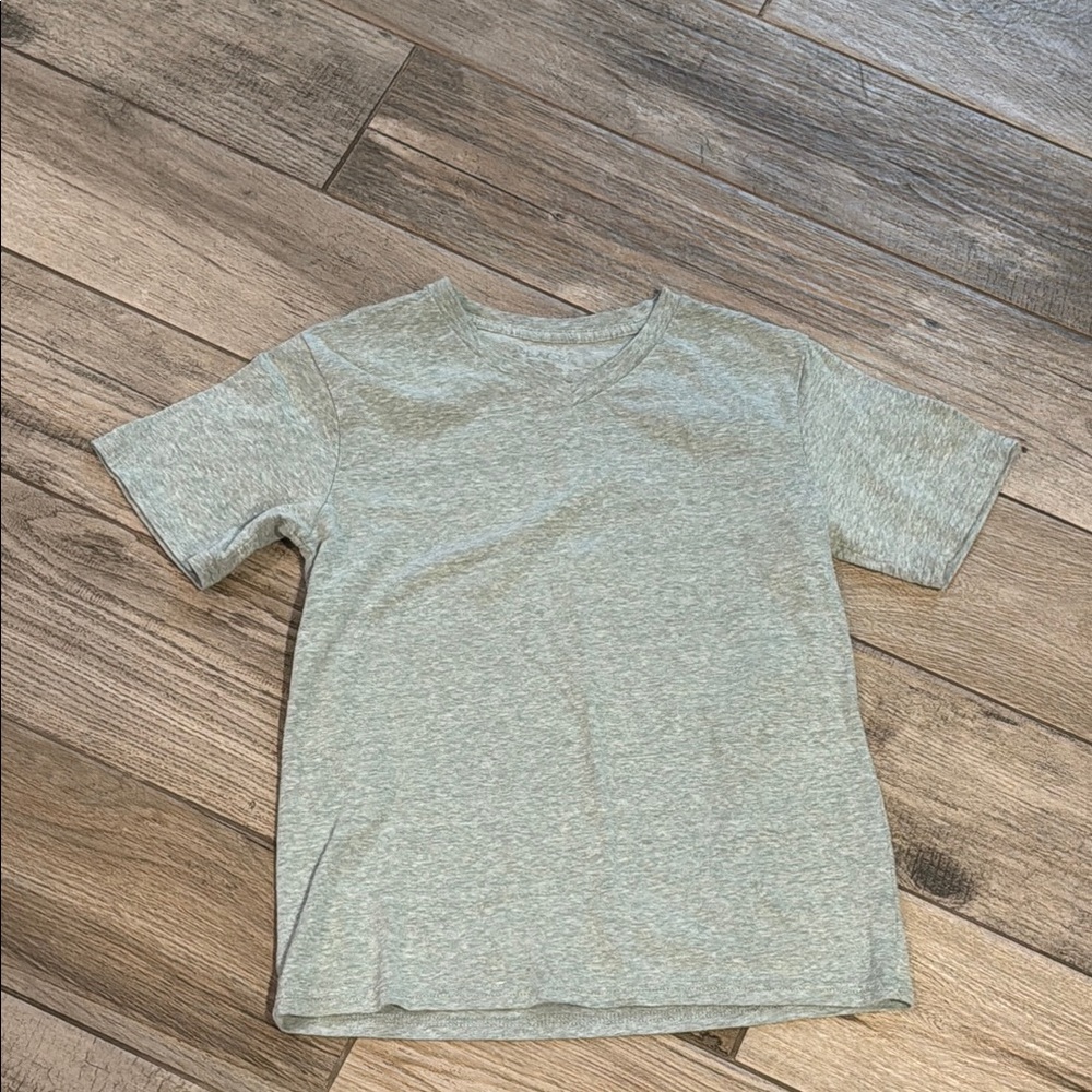 EUC The Children’s Place v neck shirt, sz M